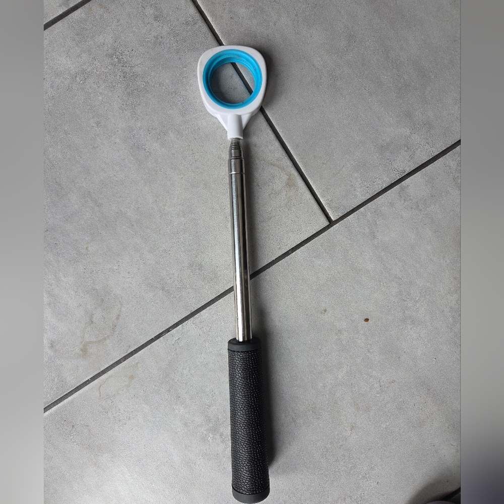 Golf Ball Retriever with Black Handle, Telescopic to 6 Feet.